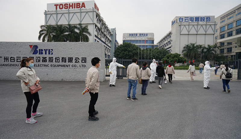 >體溫檢測，井然有序！